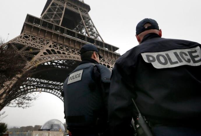 שוטרים בפריז (צילום:  רויטרס)