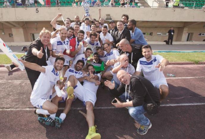 נבחרת אמני ישראל בכדורגל זוכה בגביע ברוסיה (צילום:  עדי קורן)
