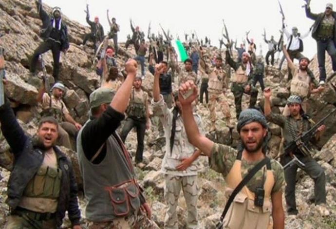 כוחות המורדים בסוריה חוגגים (צילום:  רויטרס)