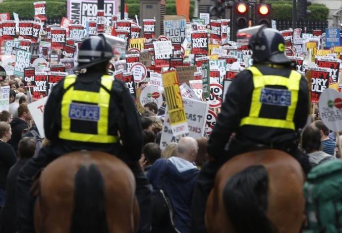 הפגנה נגד התוכנית הכלכלית של הממשלה בלונדון (צילום:  רויטרס)