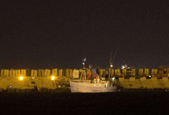 הספינה "מריאן" נכנסת לנמל אשדוד (צילום:  יונתן זינדל, פלאש 90)