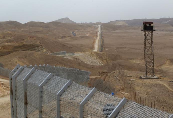 גדר הגבול עם מצרים לאורך כביש 12 (צילום:  רויטרס)