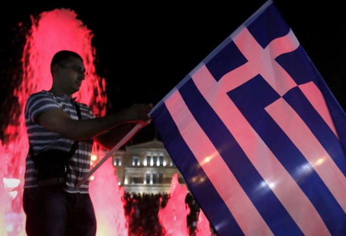 חוגגים ביוון את תוצאות משאל העם (צילום:  רויטרס)
