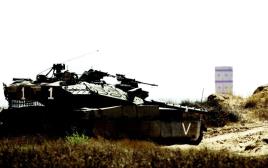 טנק ישראלי בגבול סיני (צילום: רויטרס)