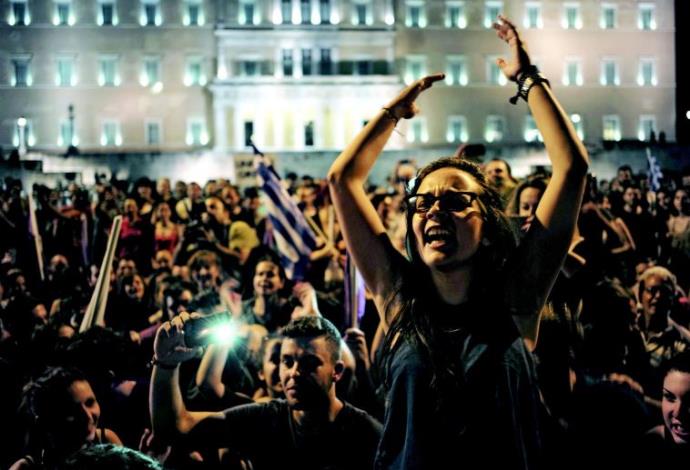 הכיכר מול הפרלמנט באתונה, בתום משאל העם  (צילום:  רויטרס)