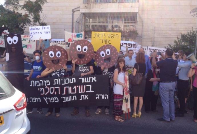 הפגנה בירושלים נגד בזן (צילום:  מגמה ירוקה)