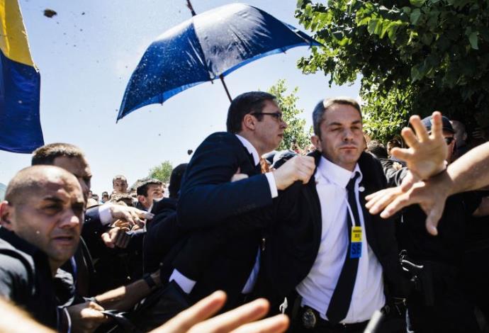ראש ממשלת סרביה מותקף (צילום:  AFP)