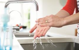 "שטיפת הידיים היא מעין ניסיון להתנקות מתחושת חטא" (צילום: ingimage/ASAP)