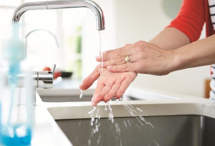 "שטיפת הידיים היא מעין ניסיון להתנקות מתחושת חטא" (צילום:  ingimage/ASAP)