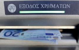 בנק ביוון (צילום: רויטרס)