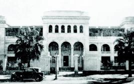  בית הכולבו והיהודי סיקורל בקהיר, 1947 (צילום: לבנה זמיר, אוסף פרטי)
