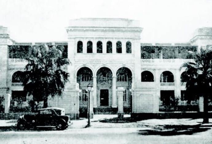  בית הכולבו והיהודי סיקורל בקהיר, 1947 (צילום:  לבנה זמיר, אוסף פרטי)