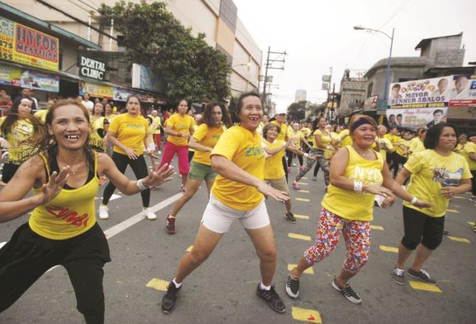 שבירת שיא גינס בריקוד זומבה בפיליפינים (צילום:  רויטרס)