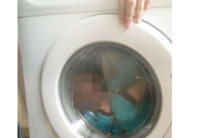 הכניסה את בנה למכונת כביסה (צילום:  צילום מסך)