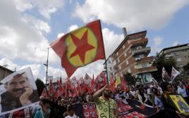 תומכי ה-PKK מפגינים בטורקיה (צילום: רויטרס)