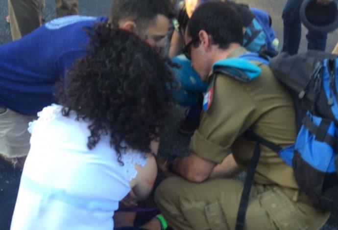 פצוע במצעד הגאווה בירושלים (צילום:  צילום מסך)