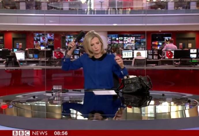 קרול ווקר מסתרקת ב-BBC (צילום:  צילום מסך)