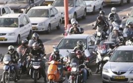 אופנועים בתל אביב (צילום: פלאש 90)
