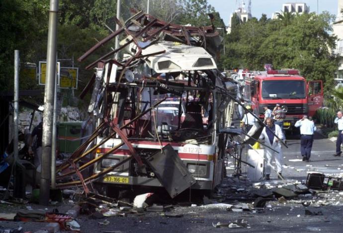 פיגוע התאבדות באוטובוס בחיפה, 2003 (צילום:  רונן לידור, פלאש 90)