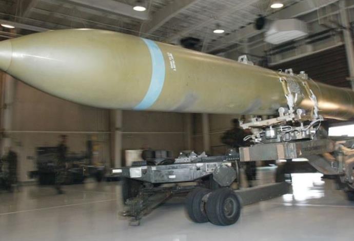 פצצות חודרות בונקרים מסוג GBU-37 (צילום:  רויטרס)
