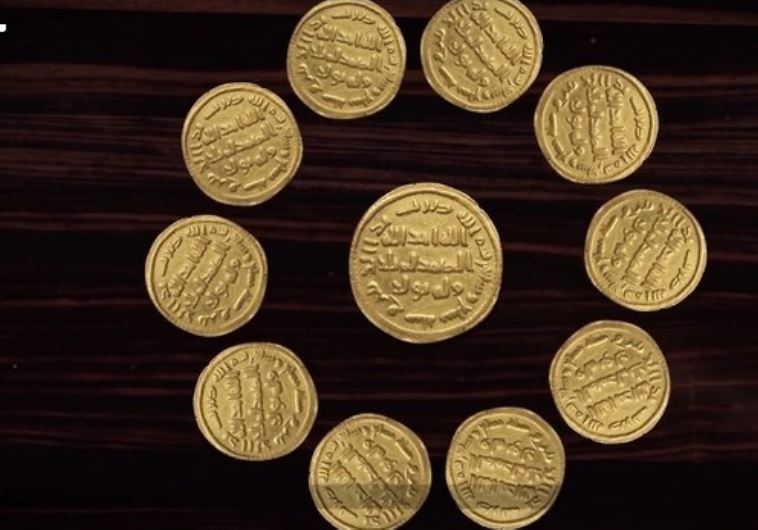 מקימים מדינה ברוח ימי הביניים, מטבעות זהב שטבע ארגון דאעש. צילום: רויטרס