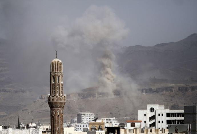 תקיפות מהאוויר על בירת תימן צנעא (צילום:  רויטרס)