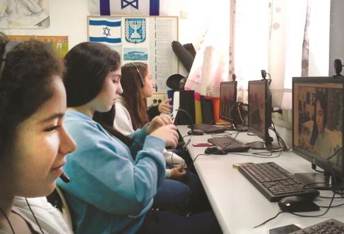 תלמידים בשיעור וירטואלי (צילום:  באדיבות רשת אורט ישראל)