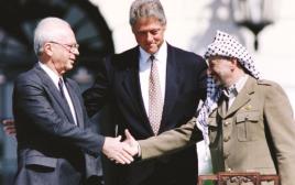  יצחק רבין, יאסר ערפאת וביל קלינטון, הסכם אוסלו, 1993 (צילום: רויטרס)