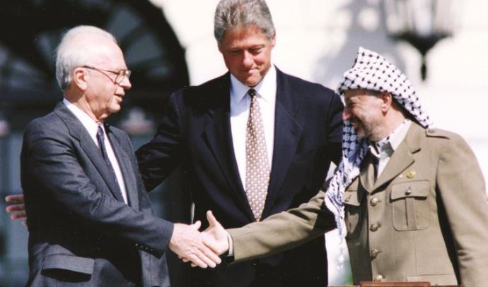  יצחק רבין, יאסר ערפאת וביל קלינטון, הסכם אוסלו, 1993 (צילום: רויטרס)