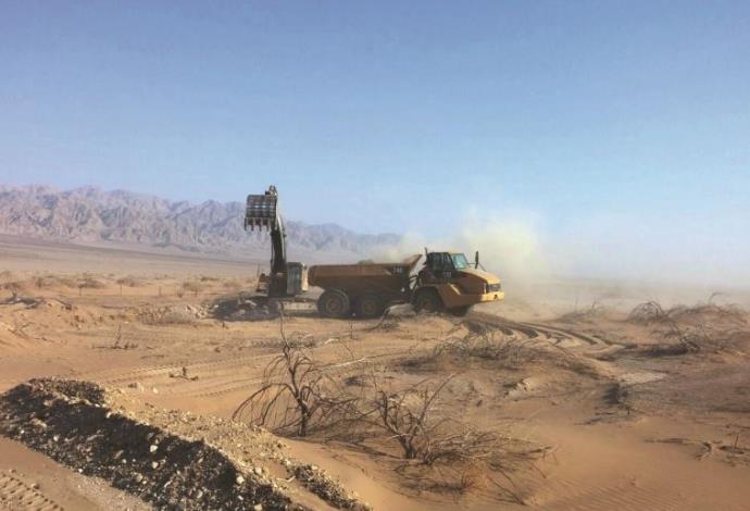 העבודות על הקמת גר בגבול ירדן (צילום:  משרד הביטחון)