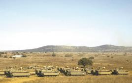 כוחות צה"ל סמוך לגבול הצפון (צילום: רויטרס)