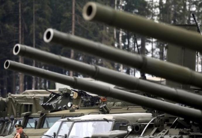 טנקים ורכבים של צבא רוסיה  (צילום:  רויטרס)
