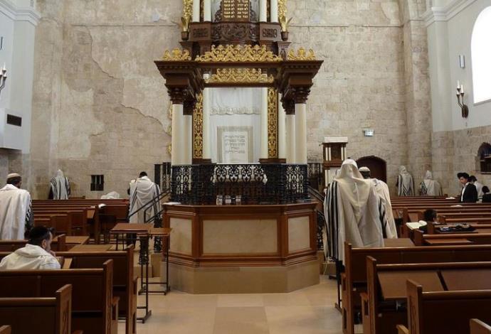 יהודים מתפללים (צילום:  Djampa, ויקיפדיה)