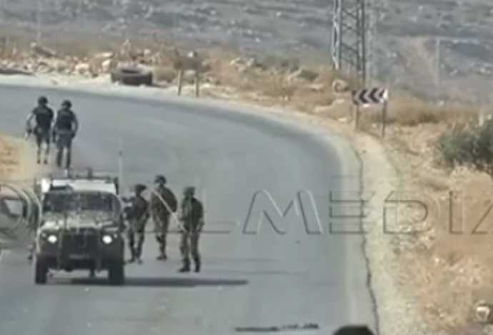 חיילי צה"ל תוקפים עיתונאים זרים בגדה המערבית, מתוך הסרטון (צילום:  צילום מסך)