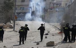 עימותים עם פלסטינים בירושלים (צילום: רויטרס)