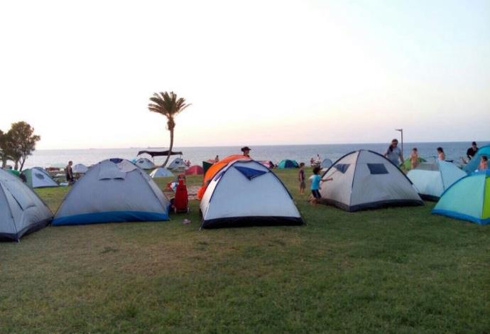 אוהלים בגן לאומי אשקלון (צילום:  עומרי בוחניק)