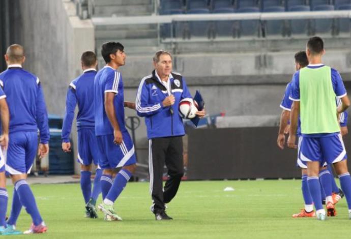 דור פרץ ואלי גוטמן באימון נבחרת ישראל (צילום:  דני מרון)