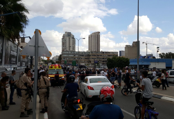 אזור הקריה בתל אביב לאחר פיגוע הדקירה  (צילום:  יואל מילר)