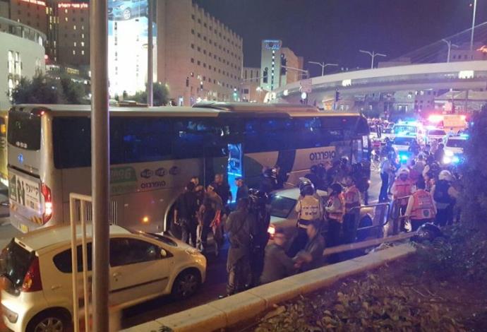 פיגוע דקירה וניסיון חטיפת נשק באוטובוס בכניסה לירושלים (צילום:  אברהם צמח, מדברים תקשורת)