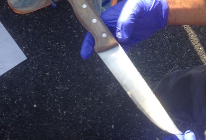 סכין שנמצאה אצל החשוד (צילום:  חטיבת דובר המשטרה)