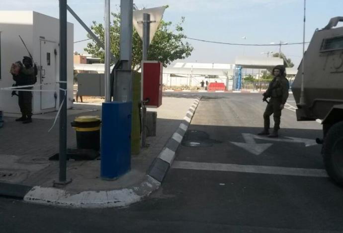 מאבטחים של משרד הביטחון במחסום ג'למה בשומרון  (צילום:  רשות המעברים במשרד הביטחון)