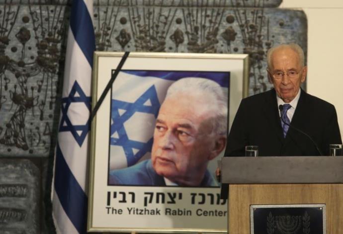 שמעון פרס באירוע לציון 20 שנה לרצח רבין  (צילום:  מרק ישראל סלם)