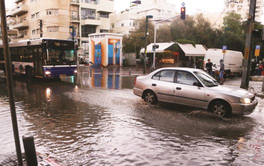 רכב, חורף, גשם (צילום: פלאש 90)