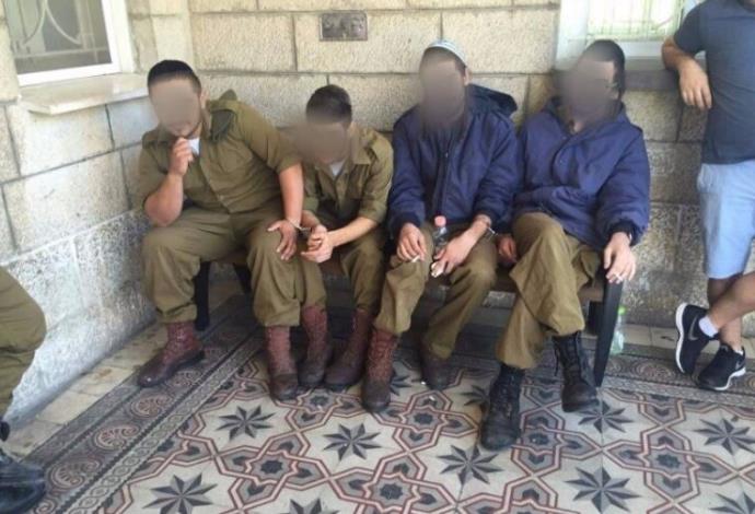 החיילים מנצח יהודה העצורים בחשד להכאת מחבלים (צילום:  ארגון חוננו)
