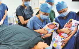 לידה בסין (צילום: רויטרס)