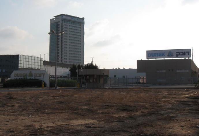 מפעלי דובק בפתח תקווה (צילום:  ויקימדיה)