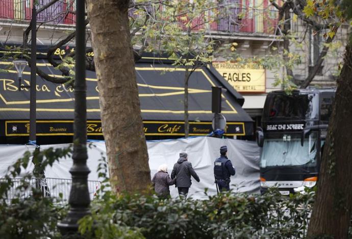 אולם המופעים בטקלאן אחרי הפיגועים בפריז (צילום:  רויטרס)
