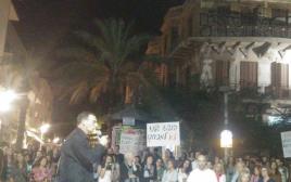 ח:כ דב חנין נואם בהפגנה נגד הרפורמה בבריאות הנפש (צילום: באדיבות ארגון 'בנפשנו')