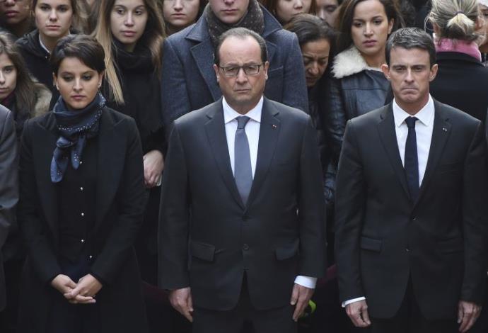הנשיא הולנד עומד דקת דומיה לזכר קורבנות הפיגועים בפריז (צילום:  רויטרס)