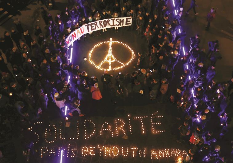 עצרת הזדהות עם נרצחי הפיגועים בפריז. צילום: רויטרס